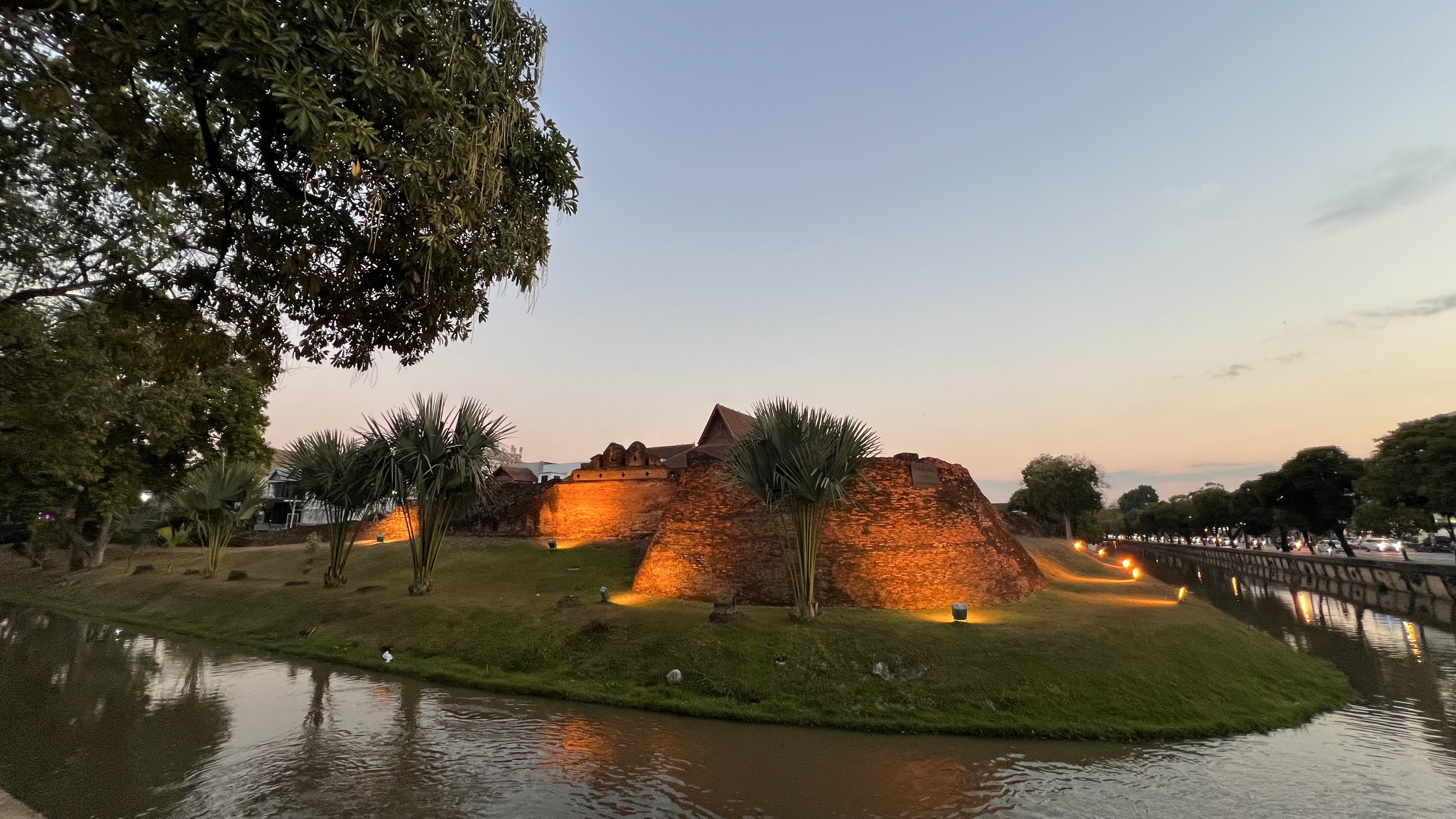 แกลเลอรีคูเมืองและกำแพงเมืองเชียงใหม่ 4