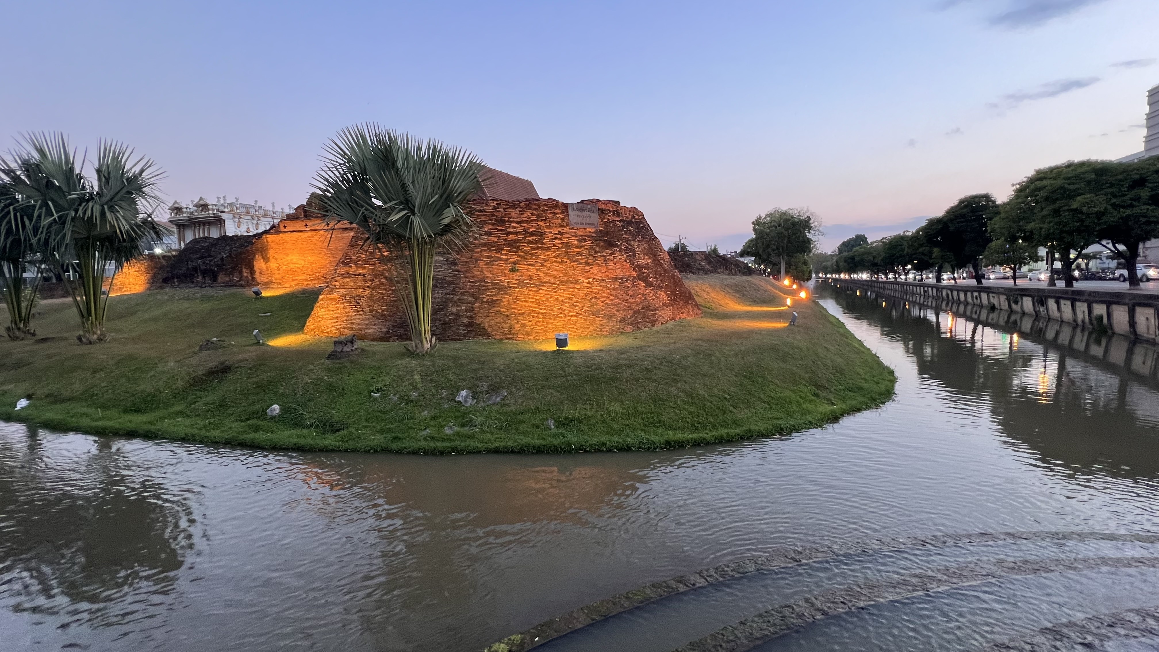 แกลเลอรีคูเมืองและกำแพงเมืองเชียงใหม่ 7