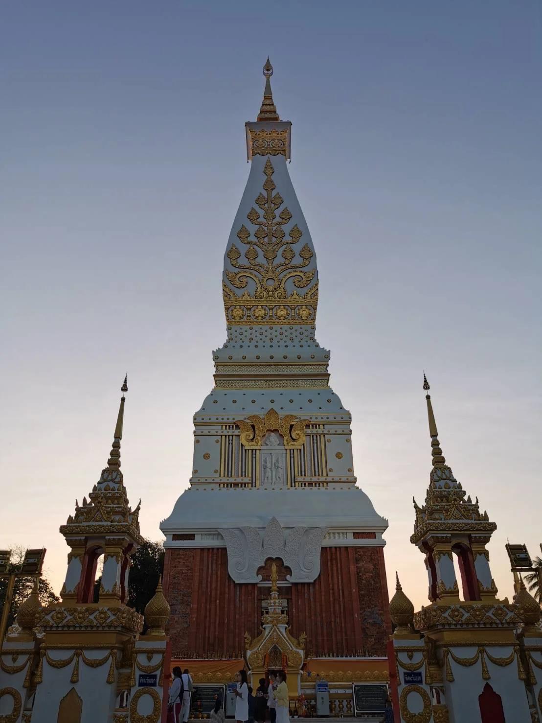พระธาตุพนม กลุ่มสิ่งก่อสร้างทางประวัติศาสตร์ และภูมิทัศน์ที่เกี่ยวข้อง